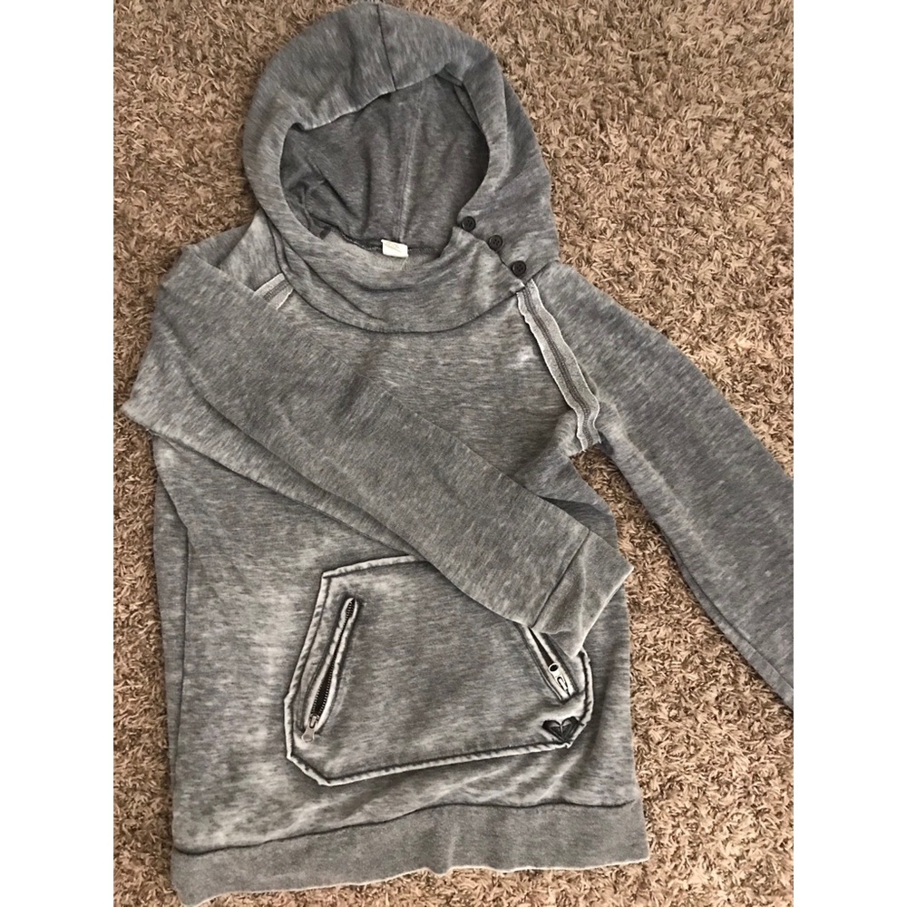 Junior’s ROXY gray numbered hoodie cowl neck